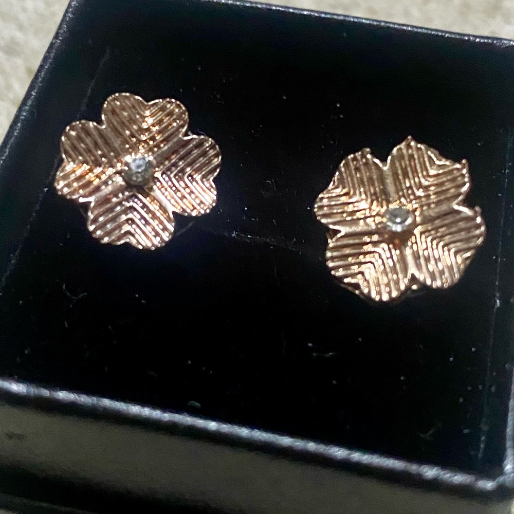 Elegant Gold Flower Stud Earrings